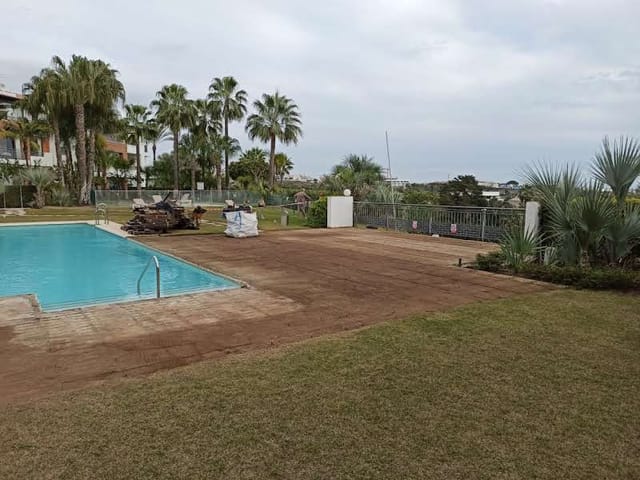 Base tras la retirada de la tarima · Estepona