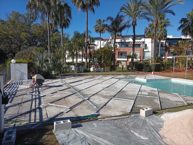 Preparación y replanteo del nuevo andén · Estepona