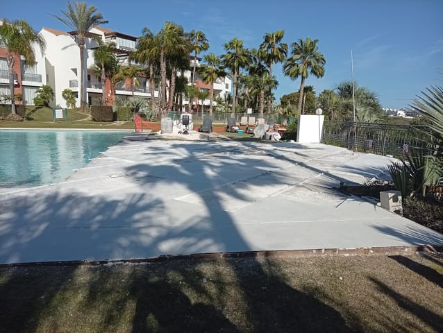 Ejecución y acabado del nuevo andén · Estepona