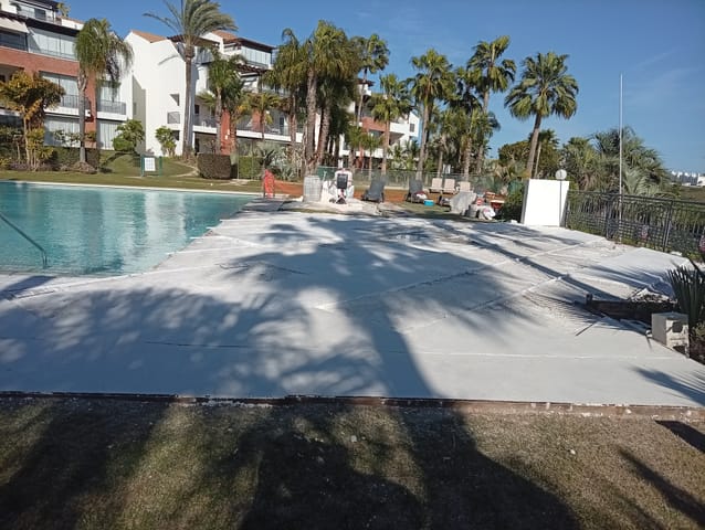 Ejecución y acabado del nuevo andén · Estepona