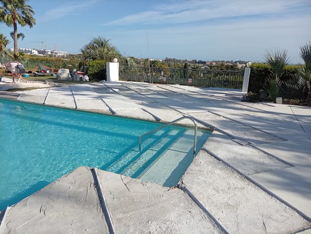 Ejecución y acabado del nuevo andén · Estepona