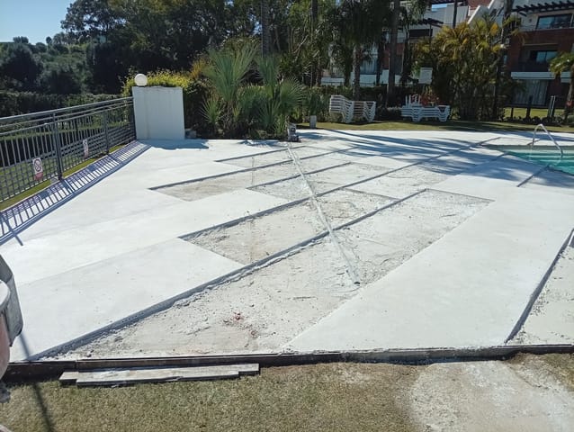Ejecución y acabado del nuevo andén · Estepona