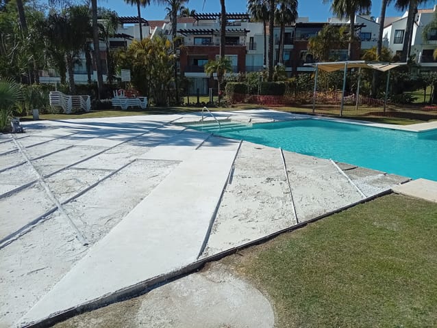 Ejecución y acabado del nuevo andén · Estepona