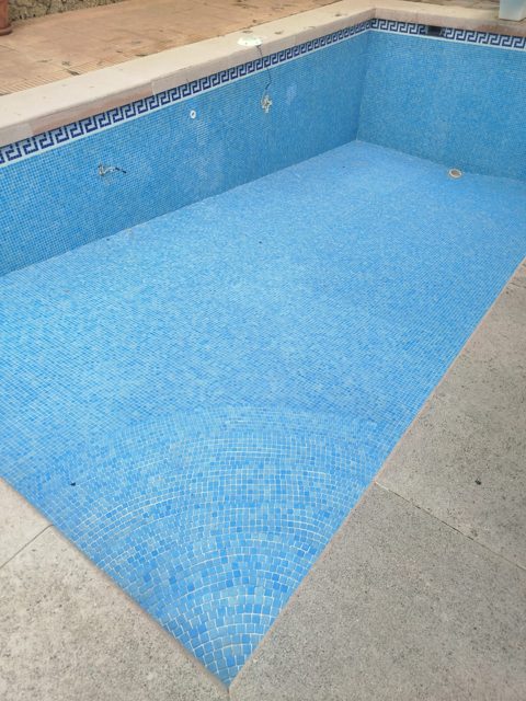 Reparación de bufos y grietas en piscina · Arcos de la Frontera