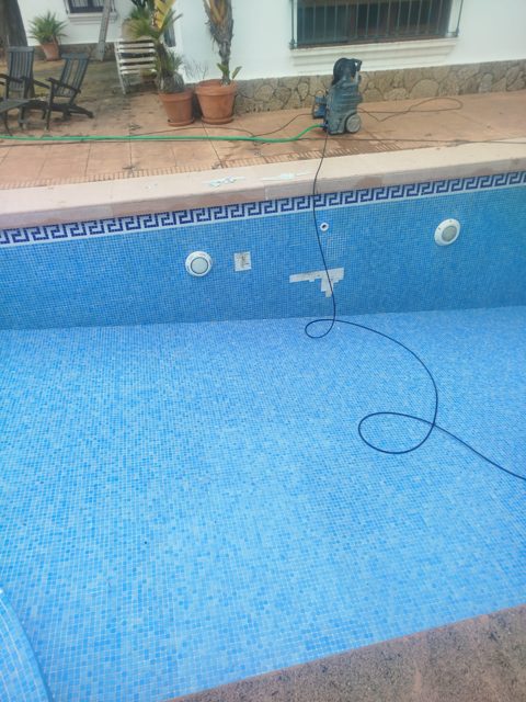 Reparación de bufos y grietas en piscina · Arcos de la Frontera