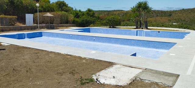 Reforma y mejoras en piscina comunitaria · Manilva