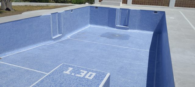 Reforma y mejoras en piscina comunitaria · Manilva