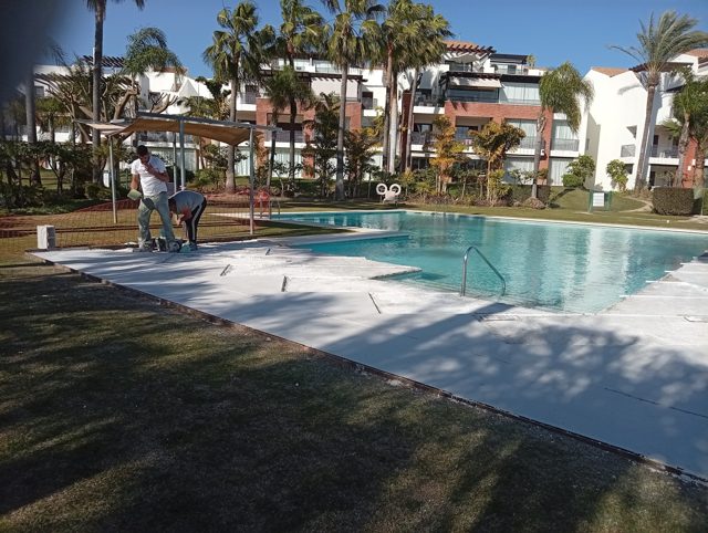 Ejecución y acabado del nuevo andén · Estepona