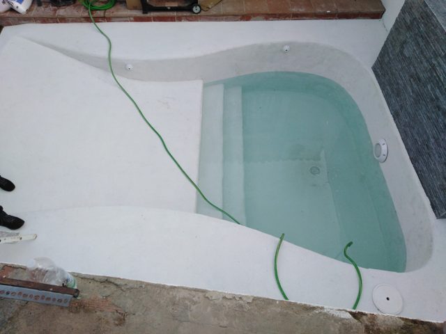 Piscina infantil en patio de vivienda unifamiliar · Algeciras