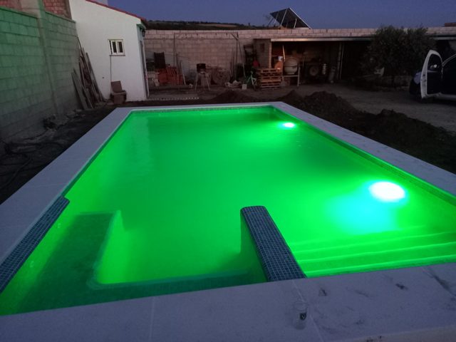 Piscina de 8 × 4 m con revestimiento de gresite — Juan Candil · Arcos de la Frontera