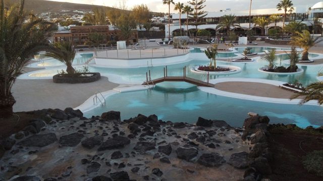Piscina con revestimiento de arena de cuarzo · Mallorca