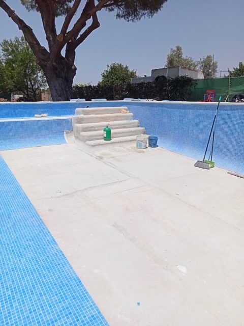 Reforma de piscina y andén con revestimiento de gresite · Puerto Real