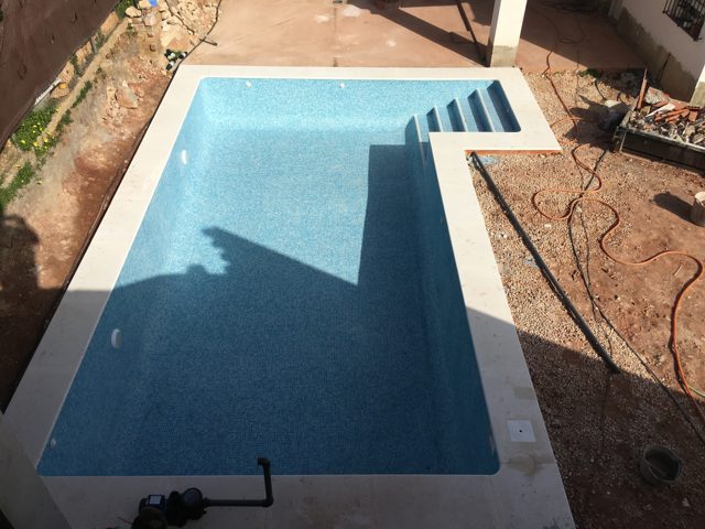 Piscina de 8 × 4 m con revestimiento de gresite · Arcos de la Frontera