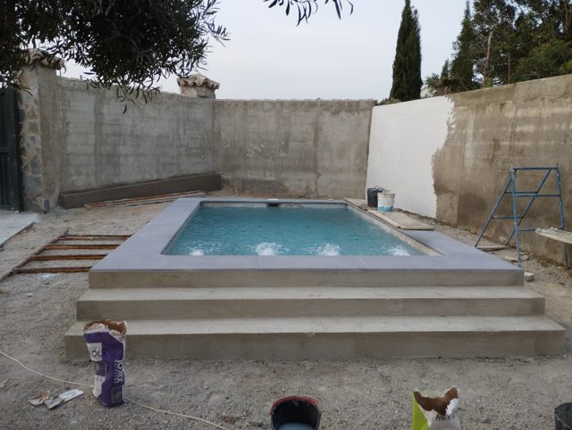 Revestimiento de piscina en material porcelánico · El Pinar, Arcos de la Frontera