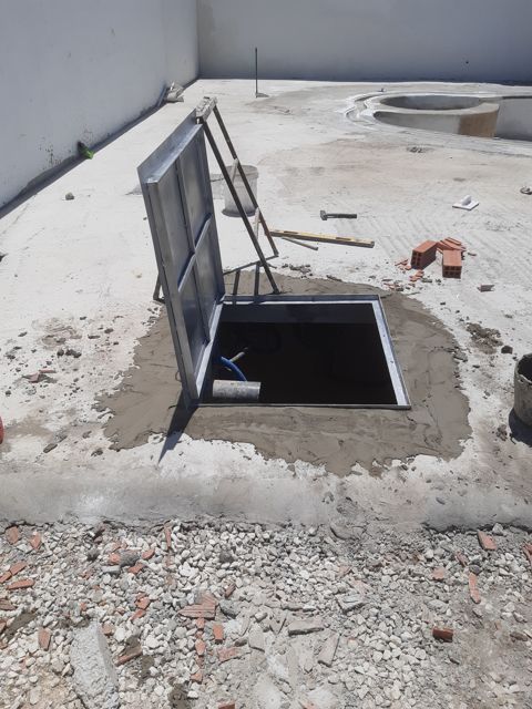 Registro de acceso al pozo de compensación integrado en el andén · Santa Margarita, La Línea de la Concepción