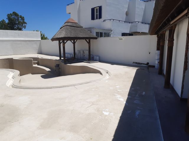 Vista del vaso vacío y del canal perimetral en fase de acabado · Santa Margarita, La Línea de la Concepción