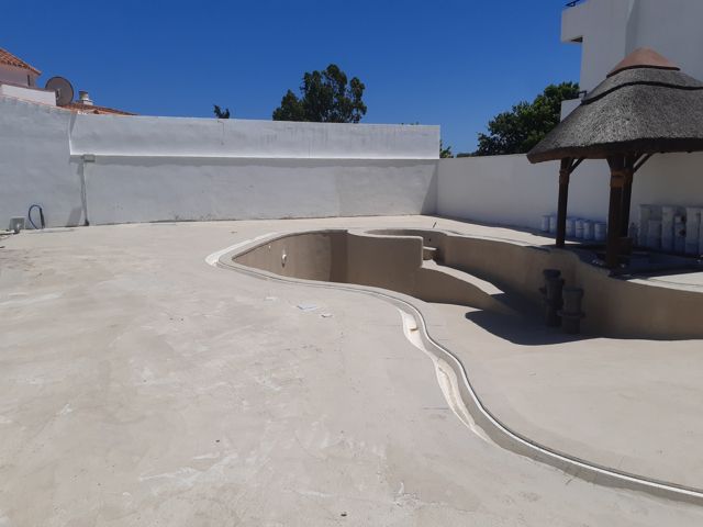 Continuidad del canal desbordante alrededor del vaso curvo · Santa Margarita, La Línea de la Concepción